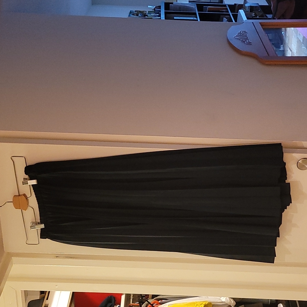 Uniqlo Midi Pleated Skirt
